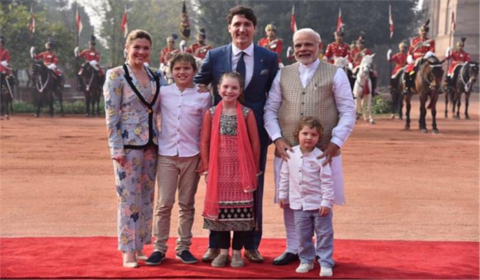 पीएम मोदी ने किया जस्टिन ट्रूडो और उनके परिवार का गर्मजोशी से स्वागत पीएम मोदी ने किया जस्टिन ट्रूडो और उनके परिवार का गर्मजोशी से स्वागत