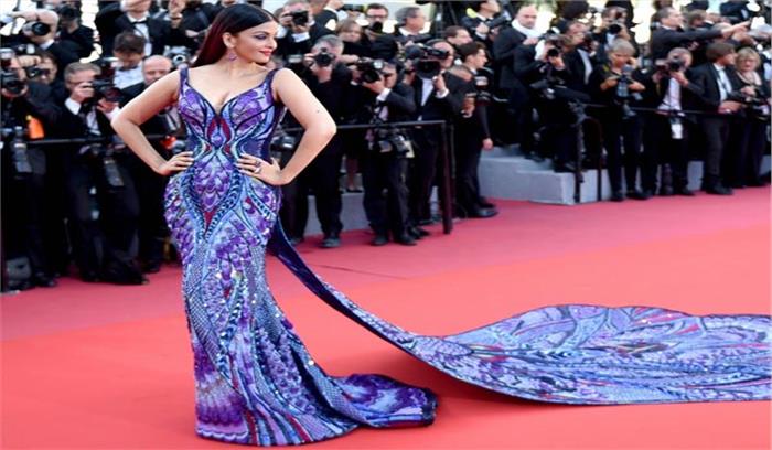 कान्स में ऐश्वर्य ने बटरफ्लाई गाउन में बिखेरे जलवे​​​​​​​
