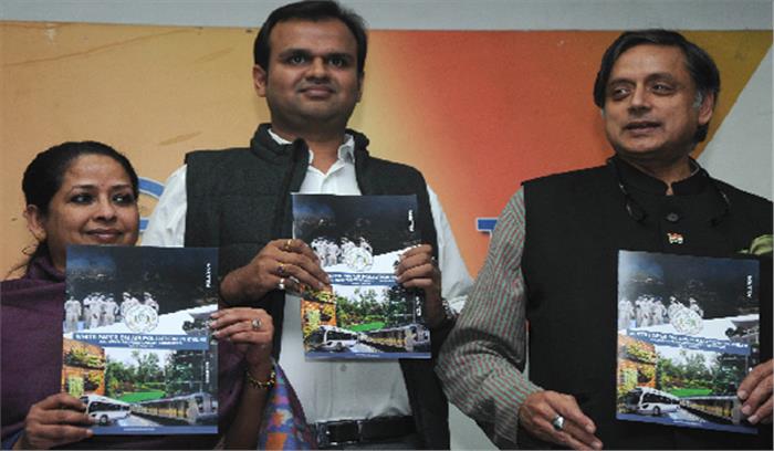 दिल्लीवासियों को सांस लेने का अधिकार : थरुर