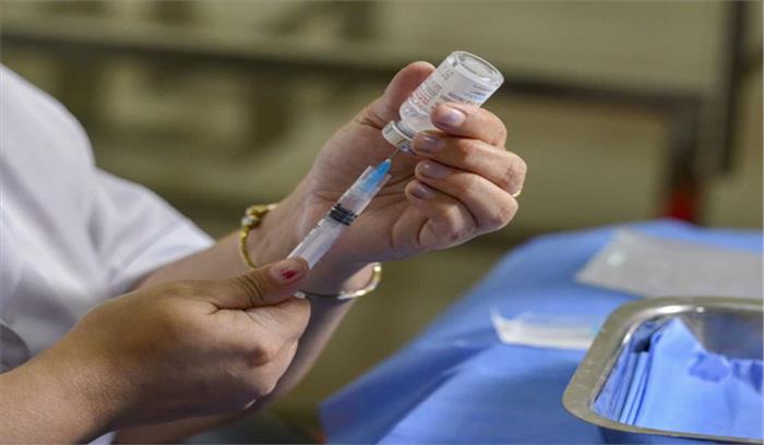 राजधानी में वैक्सीन की किल्लत टीका नहीं लगने से निराश होकर वापस घर लौट रहे लोग