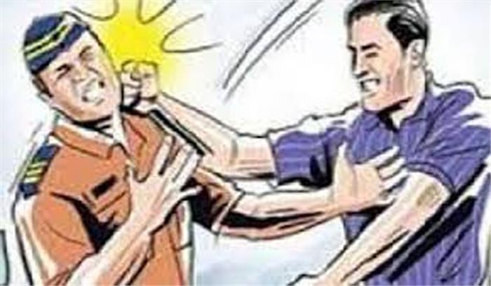 दिल्ली : बेखौफ बदमाशों ने सिपाही को घसीटा, लूटी पिस्तौल   