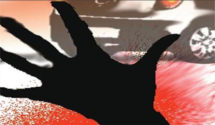 कार चालक ने मारी मां-बच्चों को टक्कर, मां की मौत