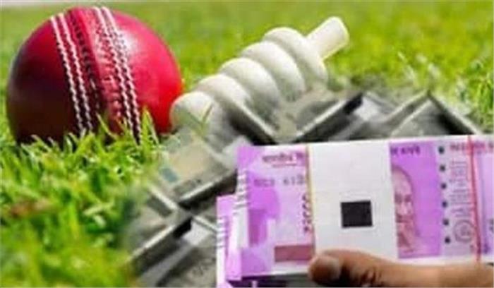 कार से आईपीएल का सट्टा संचालित करते तीन गिरफ्तार, 39 मोबाइल जब्त