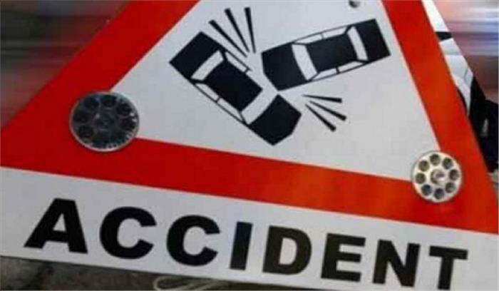 राजस्थान: कार अनियंत्रित होकर पलटी, सेना के इंजीनियर सहित तीन की मौत राजस्थान: कार अनियंत्रित होकर पलटी, सेना के इंजीनियर सहित तीन की मौत