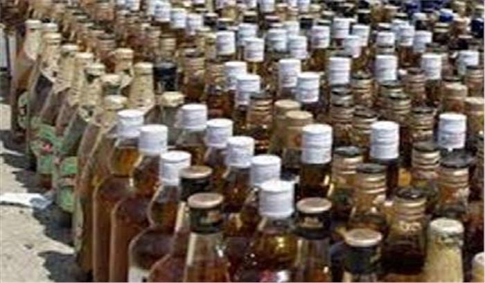 कार सवार शराब तस्करों ने पुलिस पर की गोलीबारी