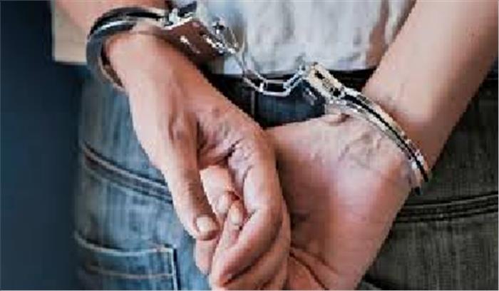 गाड़ी से 9 किलो गांजा बरामद, 4 गिरफ्तार