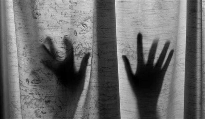 बिहार : बेटी का यौन उत्पीड़न करने वाला पिता गिरफ्तार बिहार : बेटी का यौन उत्पीड़न करने वाला पिता गिरफ्तार