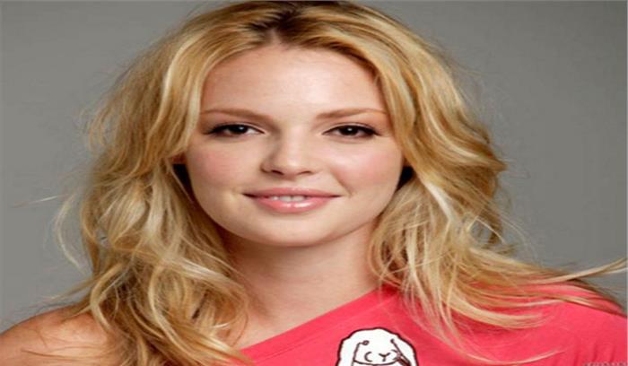 जीवन पूर्ण नहीं, माता-पिता बनना पूर्णता से बेहद दूर है : कैथरीन हीगल