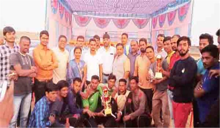 क्रिकेट प्रतियोगिता में गनियारीपाली विजेता क्रिकेट प्रतियोगिता में गनियारीपाली विजेता