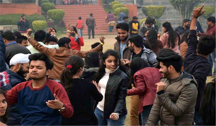 जश्न के साथ किया नए साल का स्वागत