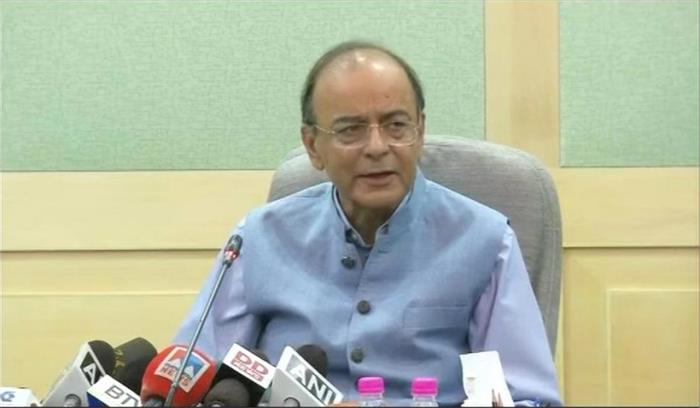 केंद्र ने तेल का दाम 2.50 रुपये घटाया, कई राज्यों ने वैट कम