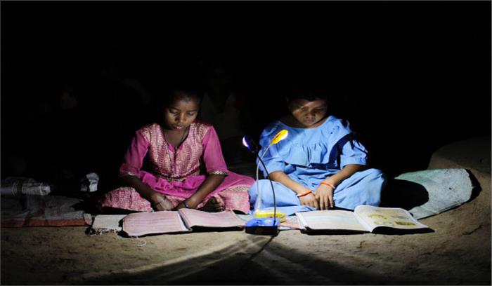 केंद्र सरकार ने दिया नक्सल प्रभावित क्षेत्रों में 25 लाख ‘सोलर स्टडी लैंप’ का तोहफा 