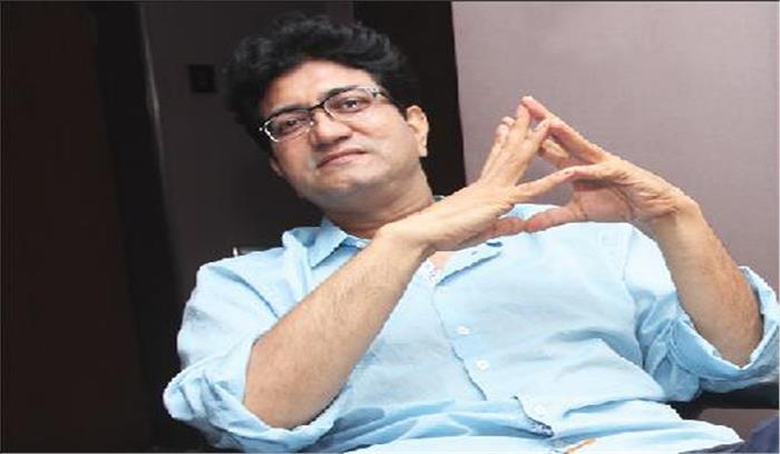 मैं खुश हूं कि फिल्म उद्योग को मुझसे उम्मीदें हैं: प्रसून जोशी