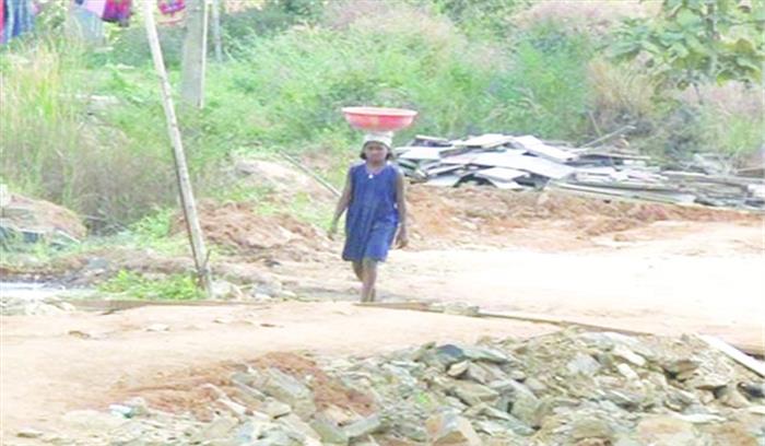 श्रम मंत्रालय के भवन निर्माण में बच्चे कर रहे काम!