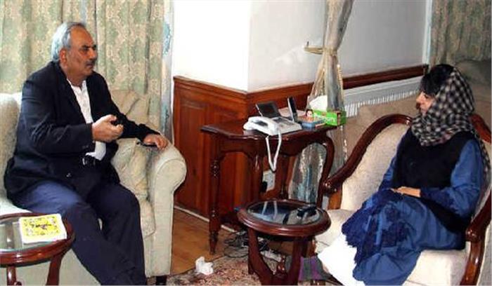 केन्द्रीय गृह सचिव कश्मीर की सुरक्षा स्थिति का जायजा लेने श्रीनगर पहुंचे