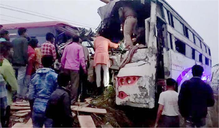 मेक्सिको : 3 बसों की टक्कर में 13 की मौत मेक्सिको : 3 बसों की टक्कर में 13 की मौत