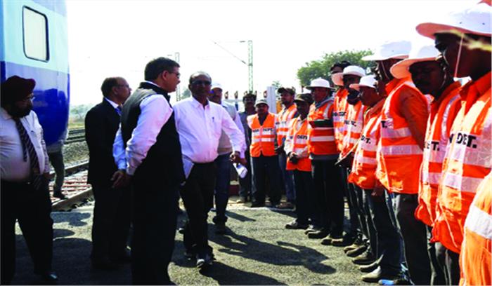 रेल चेयरमैन ने लोको पायलटों की लॉबी व सुविधाओं का लिया जायजा