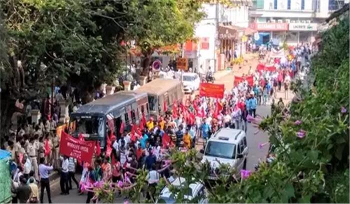 भारत बंद : तमिलनाडु में बैंकिंग सेवा प्रभावित, यातायात सामान्य