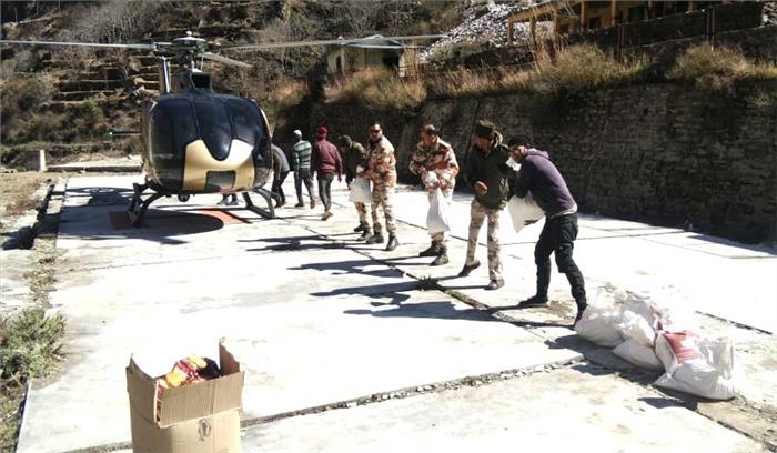चमोली त्रासदी के चलते प्रभावित हुए गांवों में आईटीबीपी के जवानों ने बांटा राशन