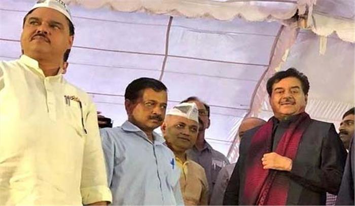 चंडीगढ़ : केजरीवाल, शत्रुघ्न ने आप उम्मीदवार के लिए किया मंच साझा