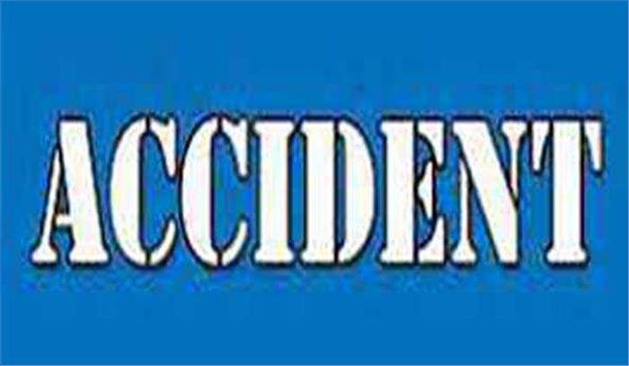 कोहरे के कारण सड़क हादसे में आठ लोगों की मौत कोहरे के कारण सड़क हादसे में आठ लोगों की मौत