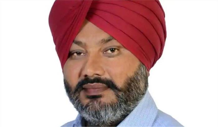 किसानों की पीठ में कैप्टन ने मारा छुरा: चीमा किसानों की पीठ में कैप्टन ने मारा छुरा: चीमा