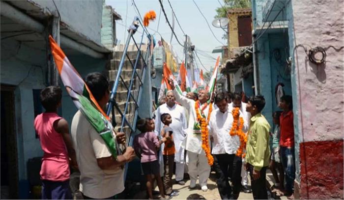 चांदनी चौक के कांग्रेस उम्मीदवार जेपी अग्रवाल ने मॉडल टाउन में की पदयात्रा