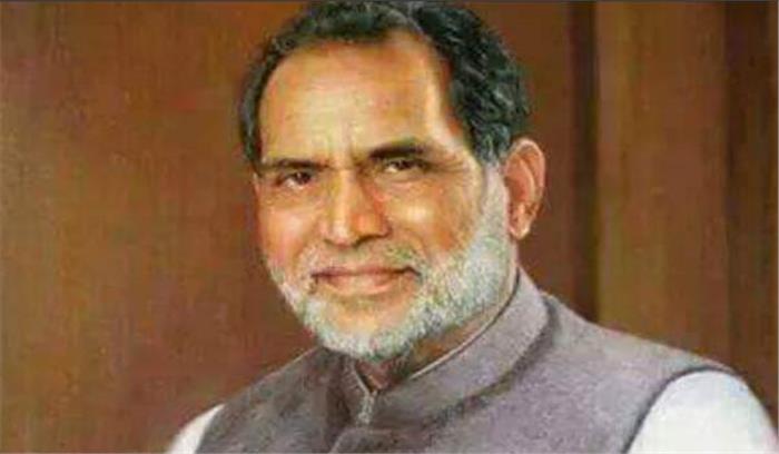 पूर्व प्रधानमंत्री चंद्रशेखर ने अपने आवास में कभी रात नहीं बिताई