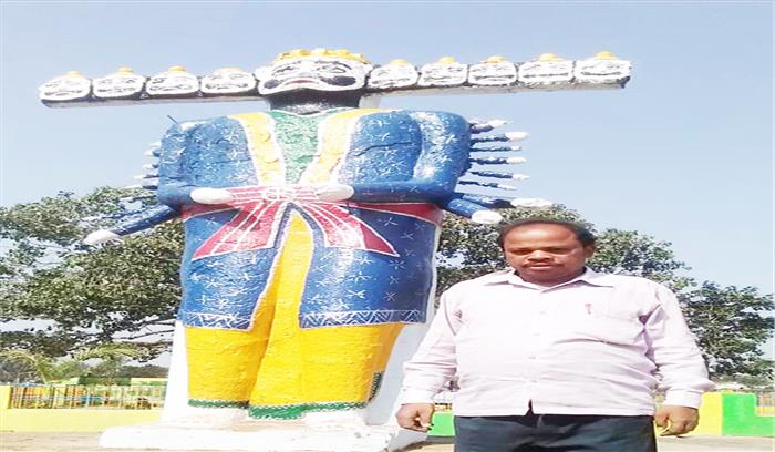 रामलीला में रावण की भूमिका निभाते आ रहे चेतन चौहान