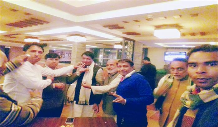 चौ. अजीत सिंह का जन्मदिन मनाया चौ. अजीत सिंह का जन्मदिन मनाया