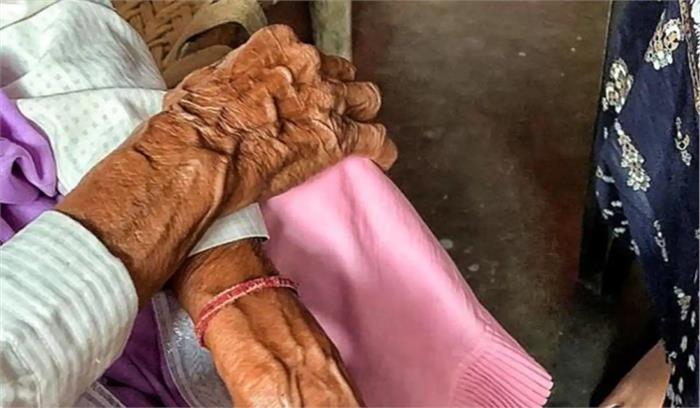 छावला में बुजुर्ग महिला से दुष्कर्म, स्वाति मालीवाल ने पीड़िता से की मुलाकात