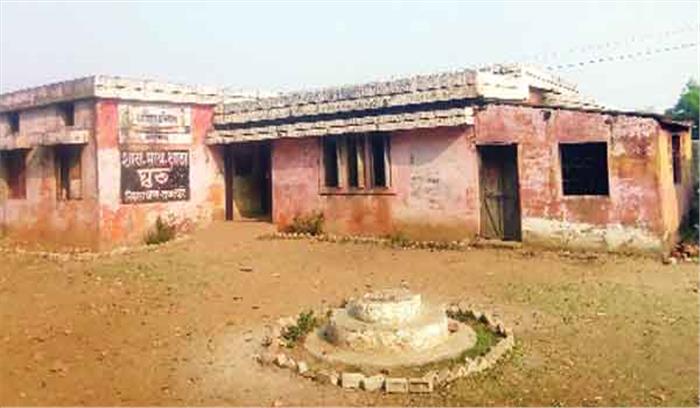 सबसे बड़ा विकास खंड शिक्षा गुणवत्ता में फिसड्डी,कुल 477 शालाएं, दर्जनों स्कूल भवन जर्जर सबसे बड़ा विकास खंड शिक्षा गुणवत्ता में फिसड्डी,कुल 477 शालाएं, दर्जनों स्कूल भवन जर्जर