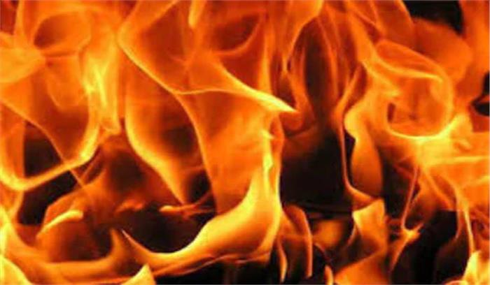 केमिकल फैक्ट्री में लगी आग बुझाने में 10 घायल केमिकल फैक्ट्री में लगी आग बुझाने में 10 घायल