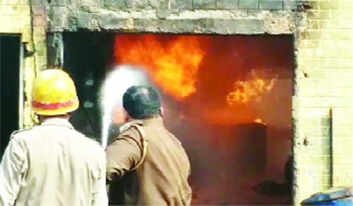 कैमिकल फैक्ट्री में लगी भीषण आग, दो घंटे बाद बुझी आग