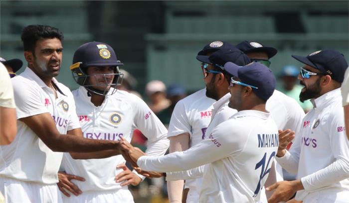 INDvsENG 2nd Test: इंग्लैंड लड़खड़ा, लंच तक चार विकेट खोकर बनाए मात्र 39 रन INDvsENG 2nd Test: इंग्लैंड लड़खड़ा, लंच तक चार विकेट खोकर बनाए मात्र 39 रन