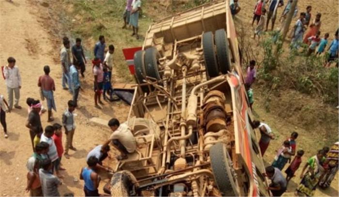 छग : अंबिकापुर में पुलिया से नीचे गिरी बस, 20 घायल, 3 गंभीर