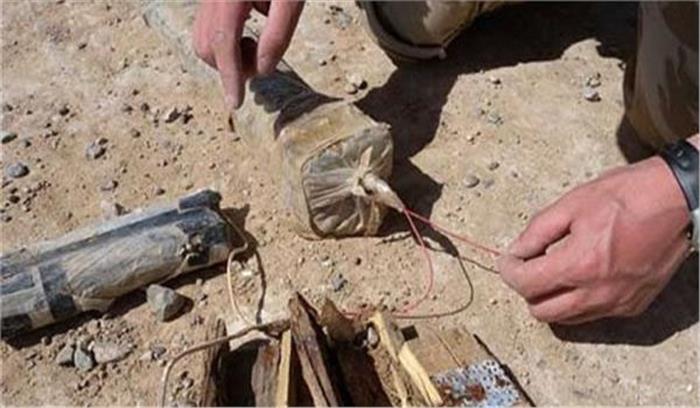 छग : पुलिस ने तलाशी अभियान के दौरान आईईडी बरामद किया