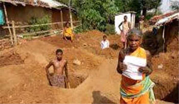 छग : कर्ज लेकर पीएम आवास बना रहा गरीब परिवार