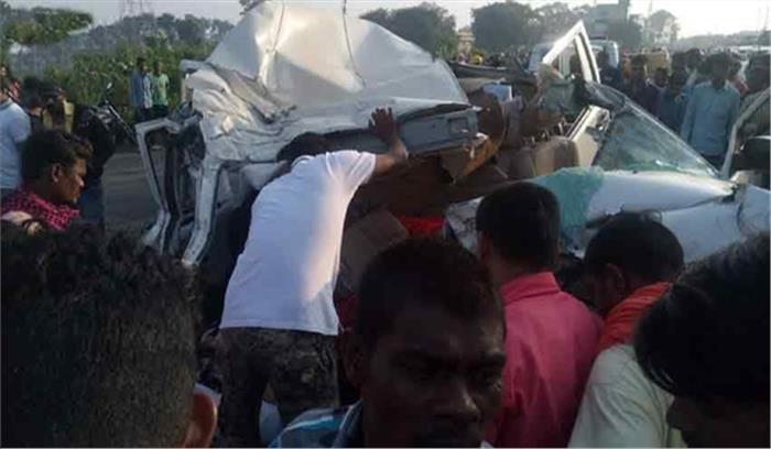 छग : सोमनी के पास सड़क हादसे में 10 लोगों की मौत छग : सोमनी के पास सड़क हादसे में 10 लोगों की मौत