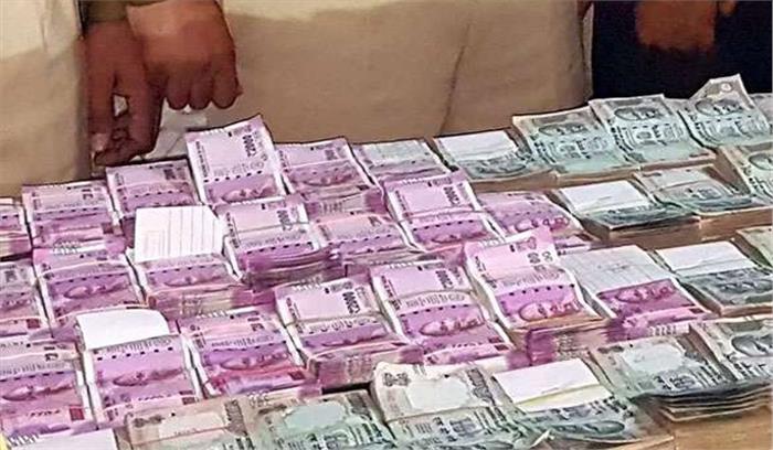 मप्र : वाहन चेकिंग में दो लाख से अधिक रुपए बरामद