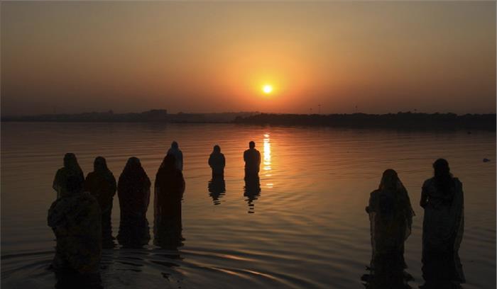 छठ की तैयारी में लगे हैं बेतिया मंडल जेल के बंदी