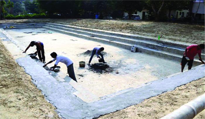 व्रतियों ने स्नान ध्यान कर भगवान सूर्य की आराधना की