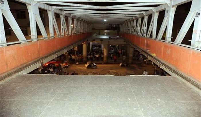 मुंबई ब्रिज हादसे में दोषियों को बख्शा नहीं जाएगाः सीएम देवेंद्र फडणवीस