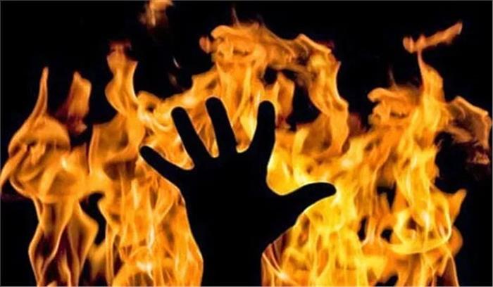 मध्यप्रदेश : पुलिस अधीक्षक कार्यालय के सामने युवक ने पेट्रोल डालकर आग लगा ली