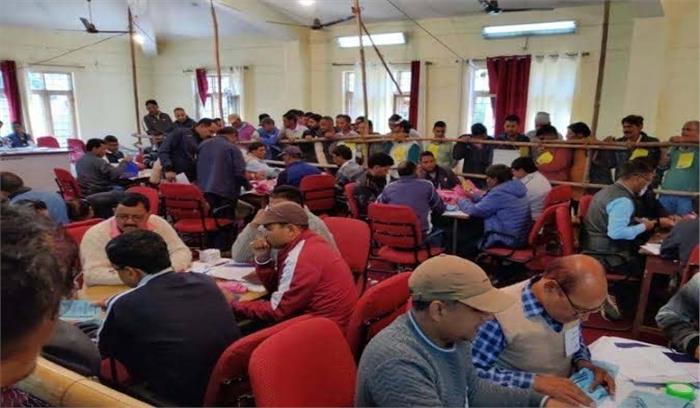 चित्रकूट उपचुनाव की मतगणना में शुरुआती रुझानों में कांग्रेस आगे