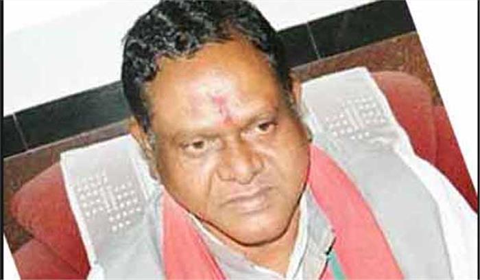 छत्तीसगढ़ के गृह मंत्री ने चखा टमाटर का स्वाद, खेती पर की चर्चा