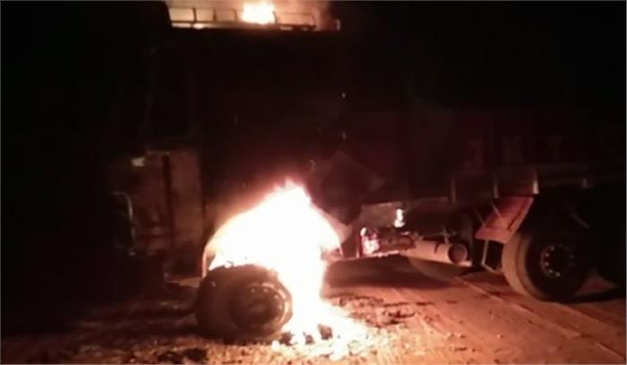 छत्तीसगढ़ में माओवादियों ने टीएसआरटीसी की बस में लगाई आग  