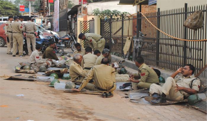 छग में ड्यूटी के साथ इंसानियत का धर्म निभा रहा जवान छग में ड्यूटी के साथ इंसानियत का धर्म निभा रहा जवान