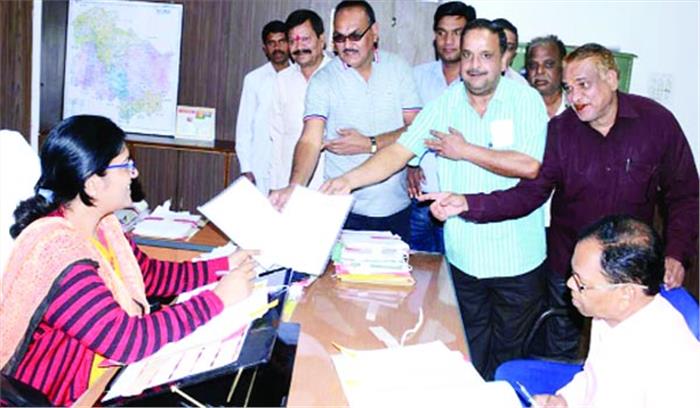 4 स्तरीय वेतनमान न मिलने से लिपिक वर्ग निराश 4 स्तरीय वेतनमान न मिलने से लिपिक वर्ग निराश