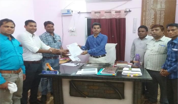 शिक्षक पंचायत संवर्ग ने सीईओ को सौंपा ज्ञापन शिक्षक पंचायत संवर्ग ने सीईओ को सौंपा ज्ञापन